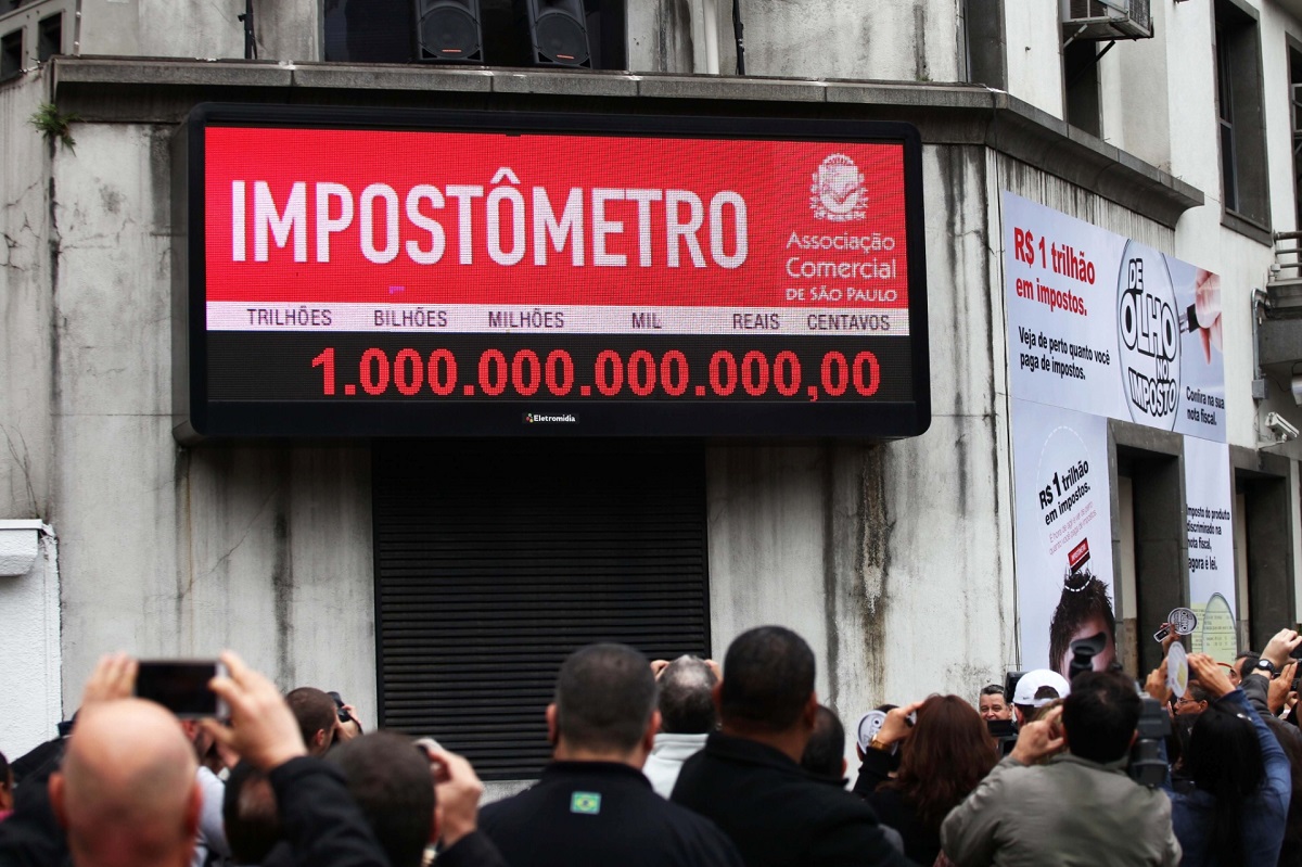 Brasileiros já pagaram R$1 trilhão em impostos neste ano e carga tributária já corresponde a 35% do PIB do país